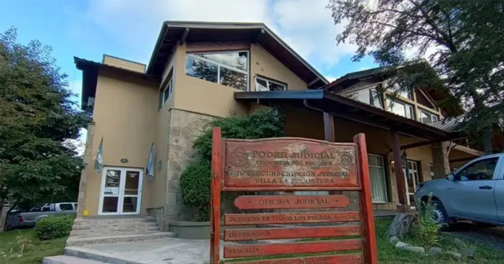 El hecho se produjo en Bariloche pero la formulación de cargos y las actuaciones judiciales posteriores se desarrollaron en Villa La Angostura.