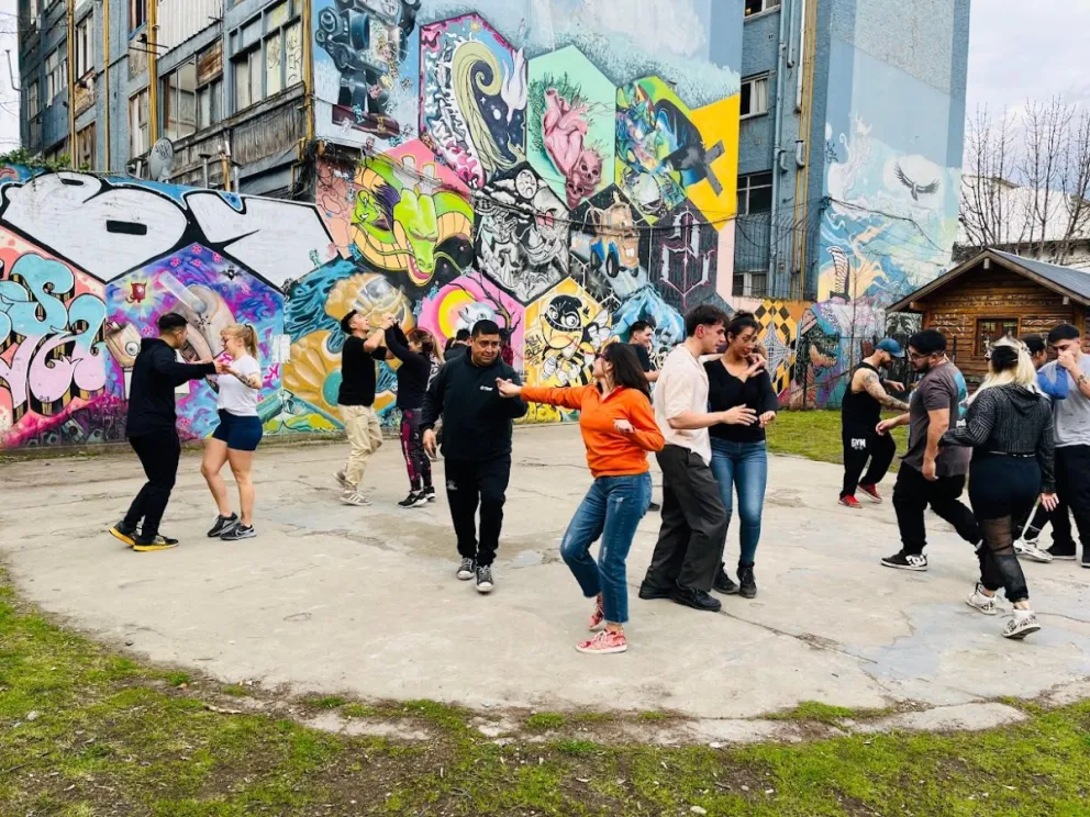 A puro baile en el anfiteatro de Villegas y Moreno (imágenes gentileza).