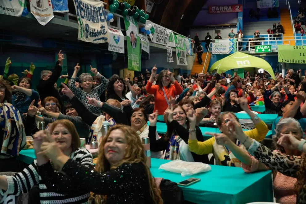 Con la organización del Gobierno rionegrino, los adultos mayores están de festejo (fotos: Facundo Pardo)..