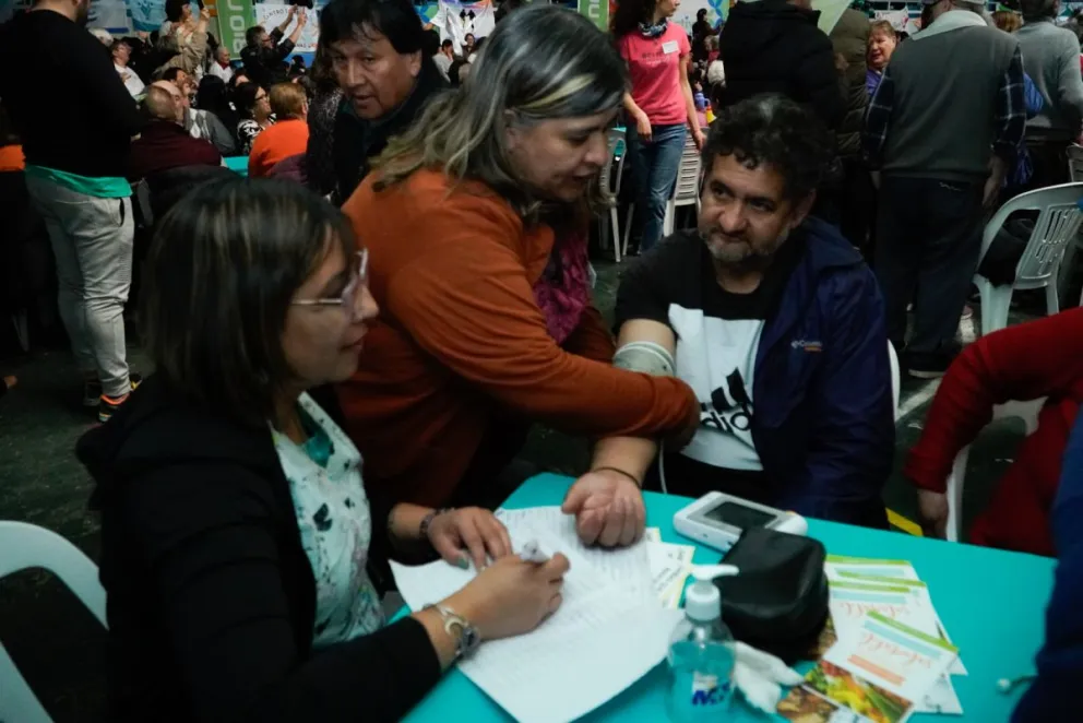 El cuidado de la salud, presente en el festejo de las personas mayores (fotos: Facundo Pardo).