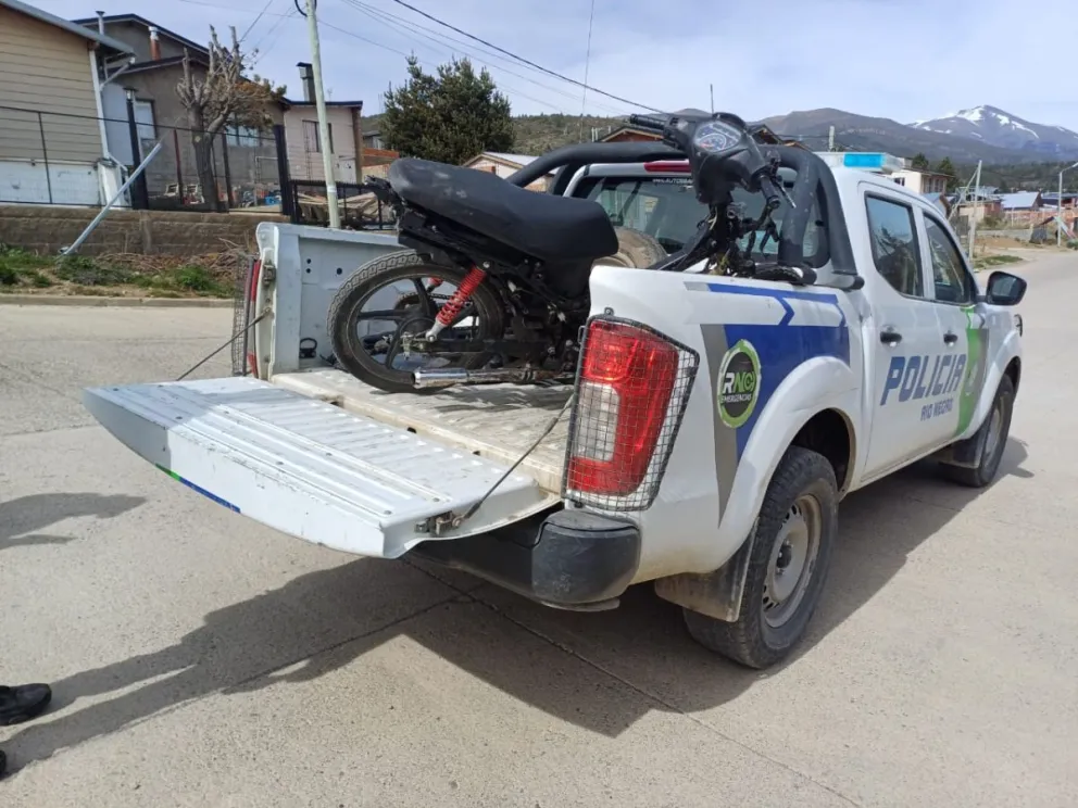 Varios individuos, residentes de la casa y allegados, confrontaron a los uniformados. Foto: gentileza