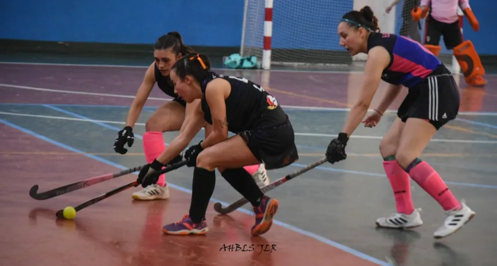 Empieza la acción del hockey. Foto Archivo: AHBYLS.