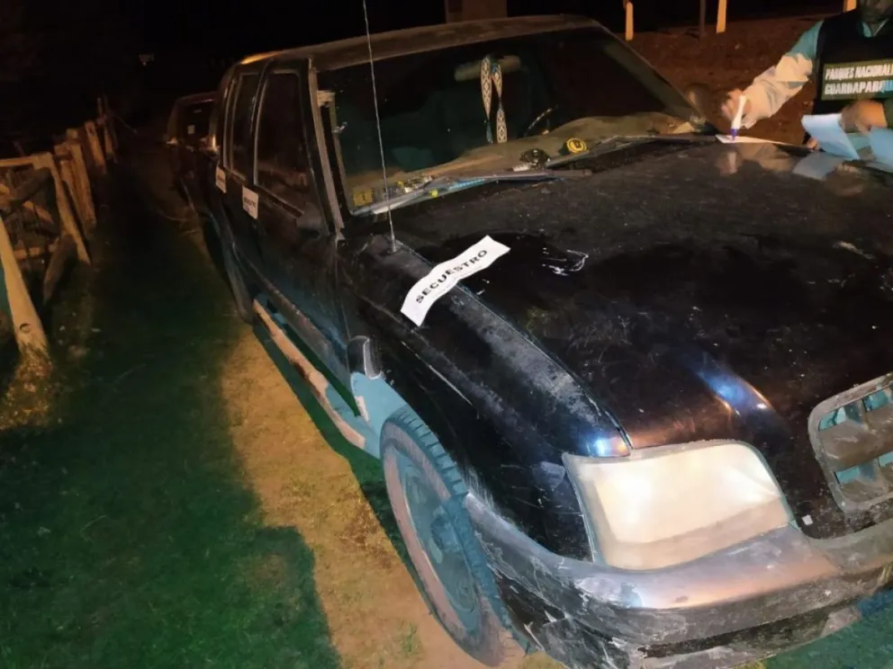 La Policía procedió a la detención de los implicados y al secuestro del vehículo. Foto: gentileza