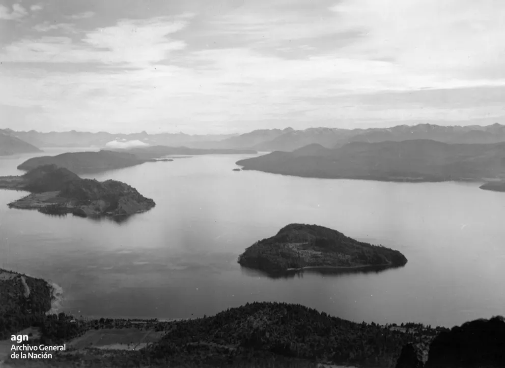 Vista del lago desde el cerro Otto, sin fecha. Archivo General de la Nación.