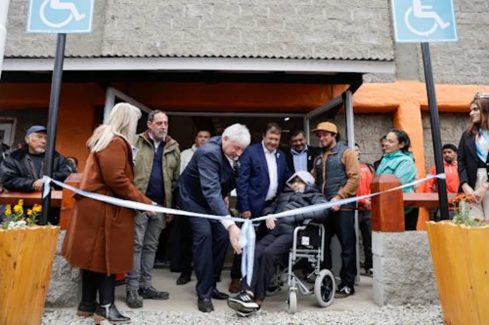 El corte de cinta esperado por todos los vecinos de los kilómetros / Fotos Euge Neme 