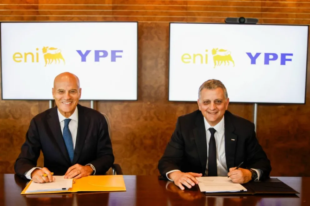 Se conceto un convenvenio con YPF  que permitirá instalar dos barcos en las costas rionegrina para exportar gas licuado