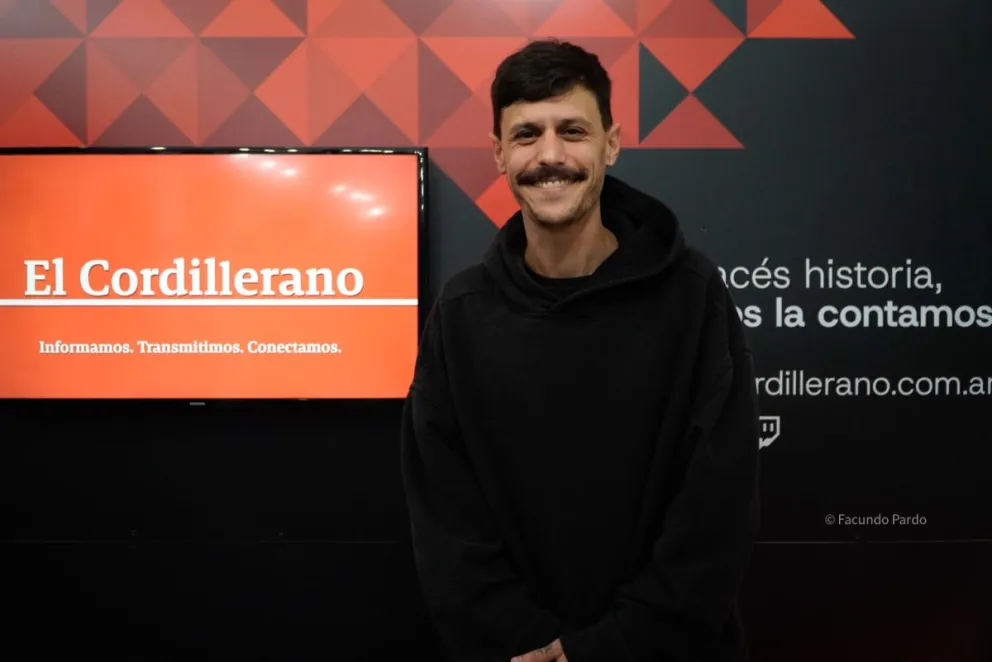 Lucas, en el espacio que El Cordillerano tiene en el BALC (fotos: Facundo Pardo). 