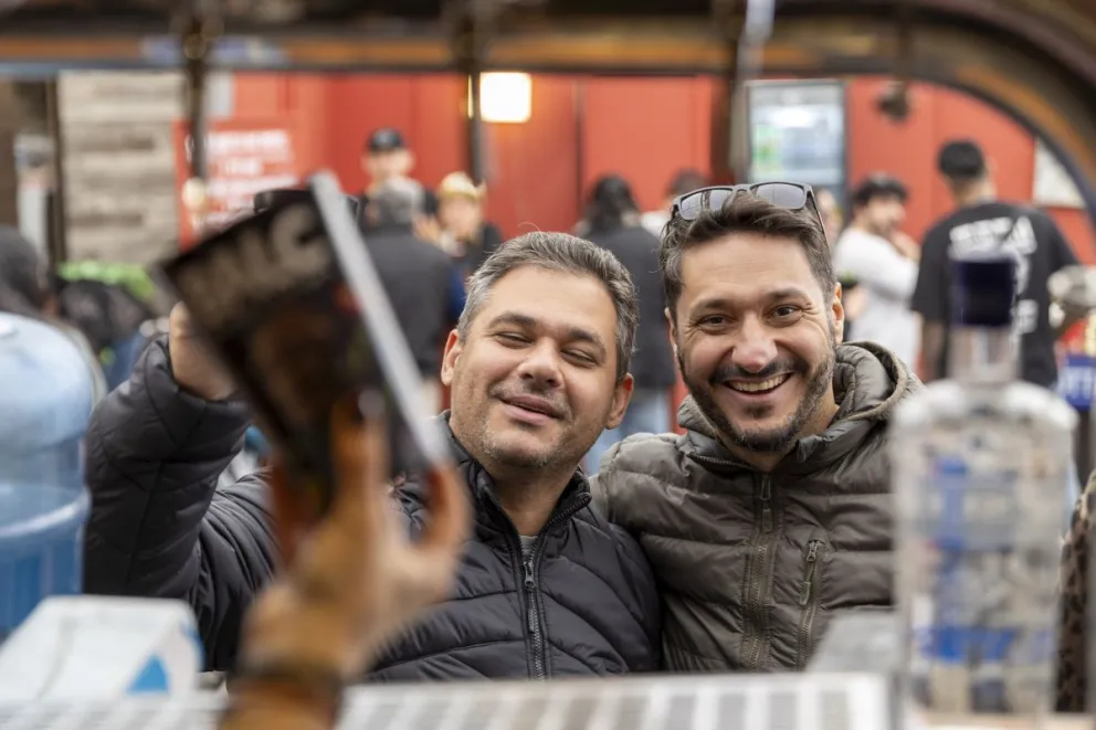 Familias barilochenses y turistas viven el domingo en la gran Feria BALC (fotos. Eugenia Neme)