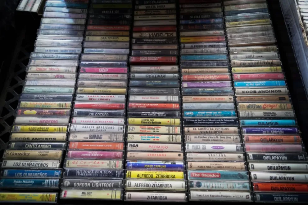 Una verdadera caja musical, los amantes del formato analógico, tendrán un nuevo encuentro para el disfrute retro. Foto; Facundo Pardo