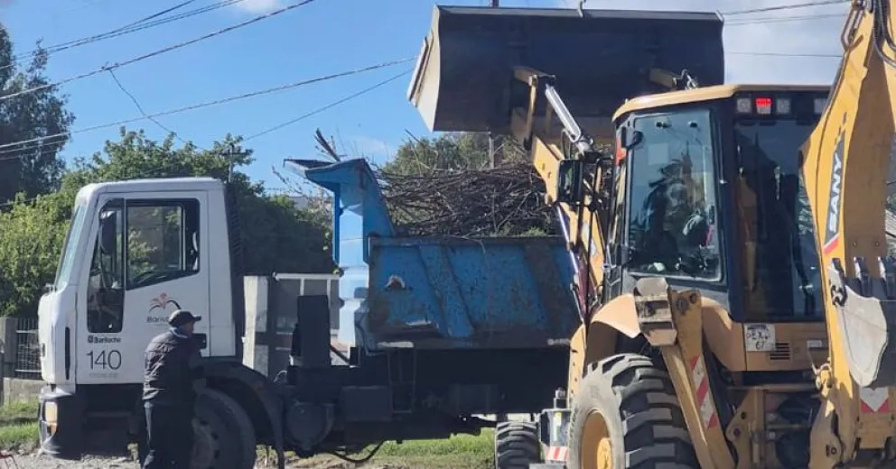 Se pide a los vecinos dar aviso al ver una columna de humo.