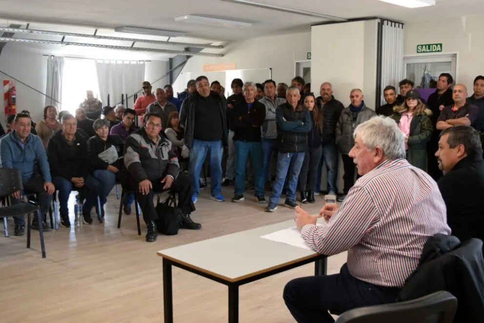 Cortés también mencionó que se trabaja en nuevos espacios para el servicio de taxis y remises en la futura Terminal de Ómnibus