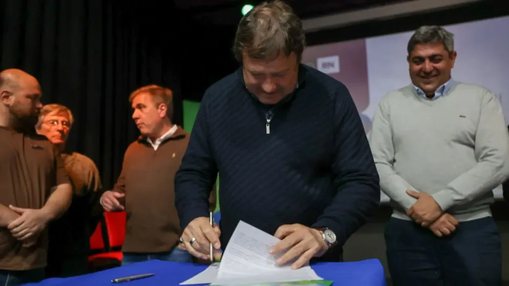 El gobernador anunció la construcción de un nuevo Centro de Salud para remplazar el arrasado por los incendios del verano 