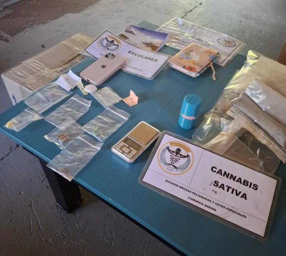 Una pareja fue imputada por los delitos de producción y distribución de estupefacientes.