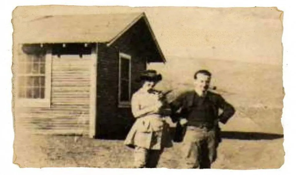 Imagen que se atribuye a Elena y uno de sus tres maridos.