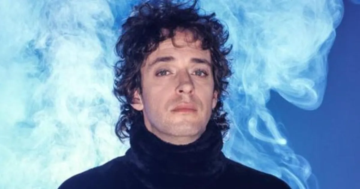 Así se vería Gustavo Cerati a sus 66 años según la <b>Inteligencia Artificial</b> - El Cordillerano thumbnail