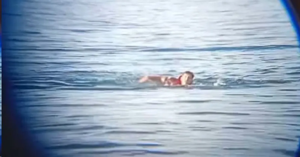 Puso en riesgo su vida ya que las bajas temperaturas de las aguas del Nahue Huapi, pocas veces perdonan. 