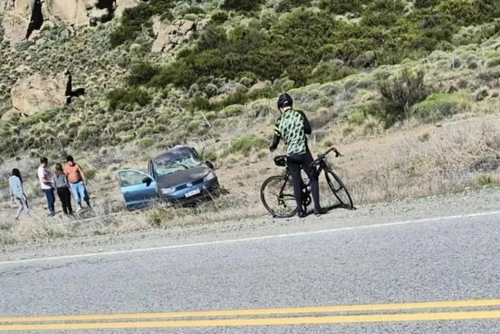 Aparatoso vuelco camino a Junín de los Andes, Neuquén 
