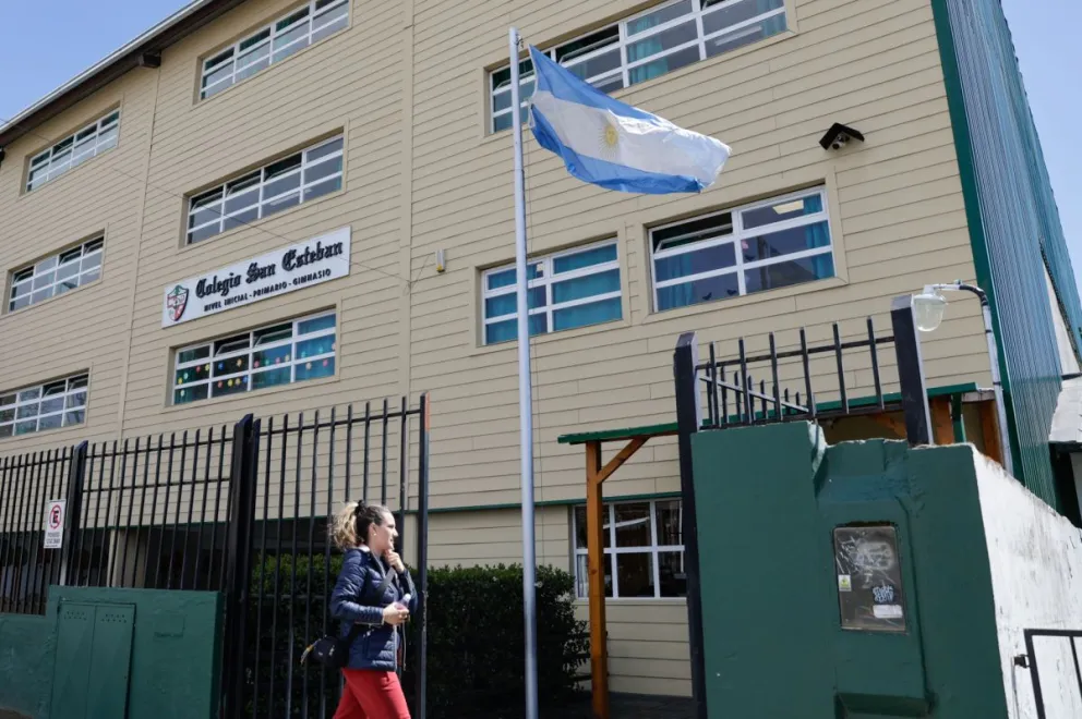 Malestar en la comunidad educativa del colegio San Esteban por el pase de Escuela de Gestión Social a Escuela netamente Privada. Foto: Eugenia Neme