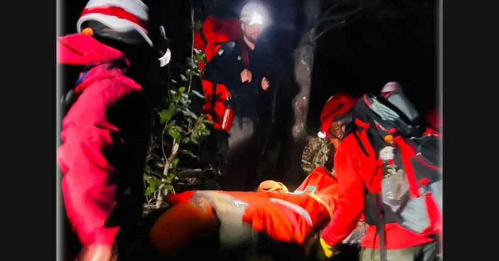 Gran operativo para rescatar a un hombre que estaba herido en un cerro de la Patagonia