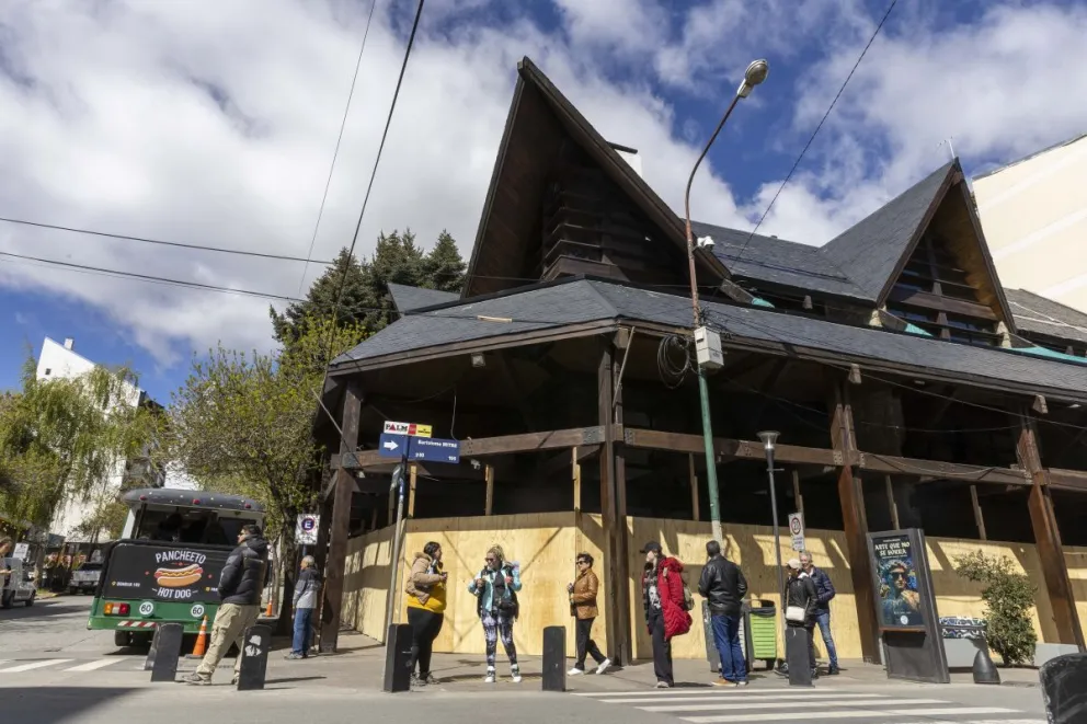 La medida de cerrar las históricas oficinas responde a la drástica caída de la venta presencial de pasajes / Fotos Euge Neme 