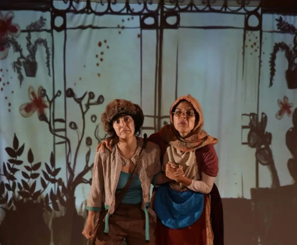 Micaela y Aravinda en "El camino de MuM".