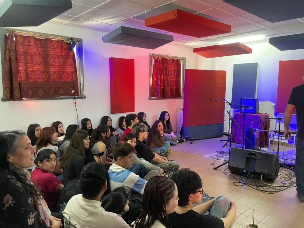 Una jornada que quedará para el recuerdo, ya es una realidad la sala de sonidos y audiovisuales.