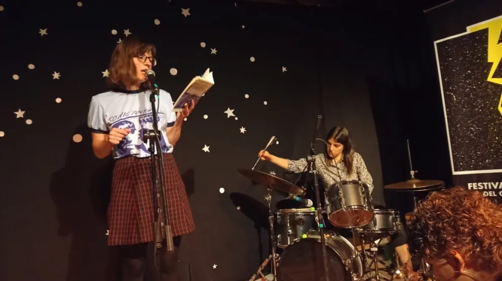 La poesía como pivot. María Magdalena y Sabrina Fuselli en "Vuelvo a la música como a un cuerpo que abraza".