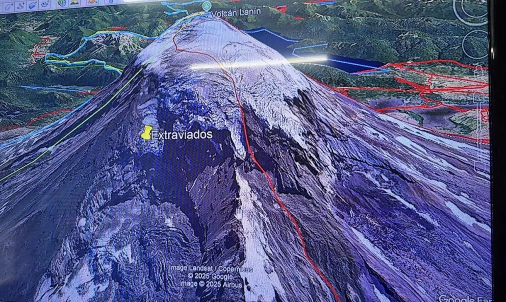 Las condiciones climáticas en la zona complican las tareas.
