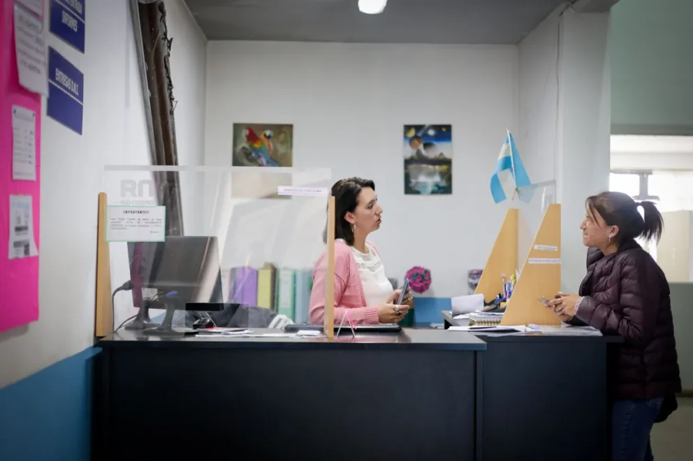 El Registro Civil atenderá el domingo de 8 a 18 horas para retirar DNI y realizar denuncias. Fotos: Eugenia Neme. 