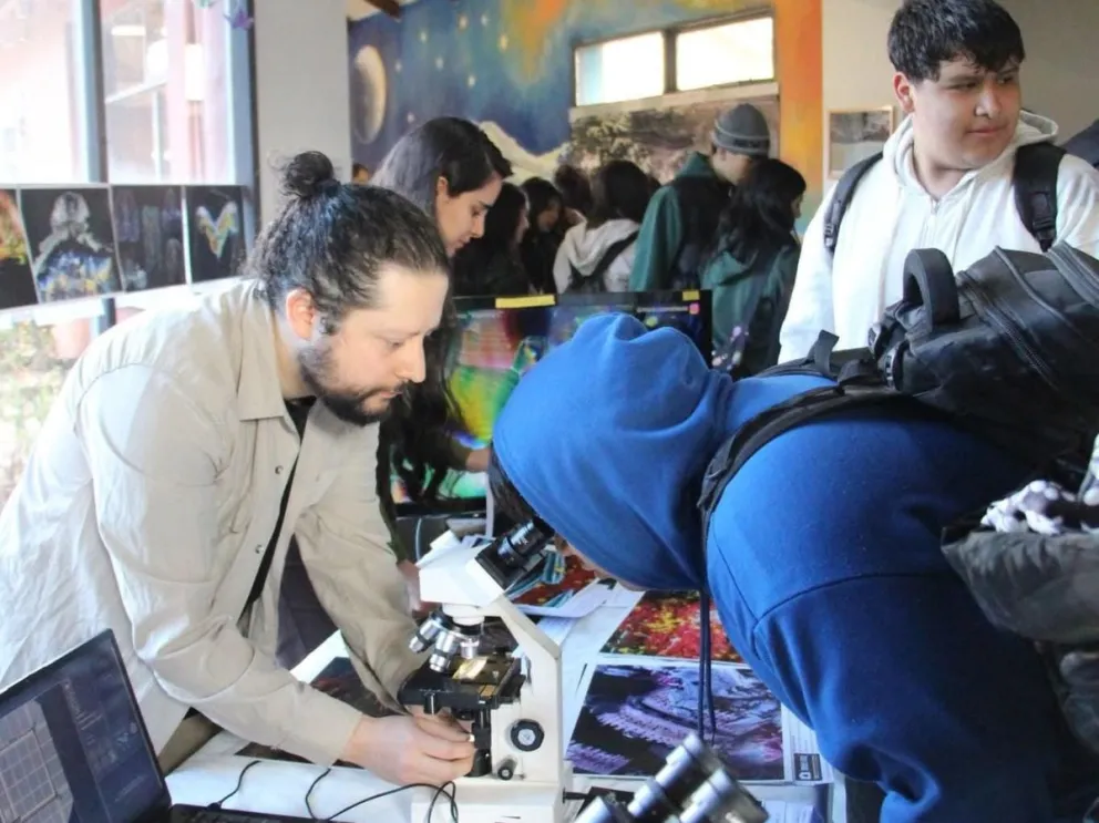 La Universidad Nacional del Comahue comparte diversas actividades, charlas y talleres en Bariloche . Fotos Facebook UNCo Bariloche.