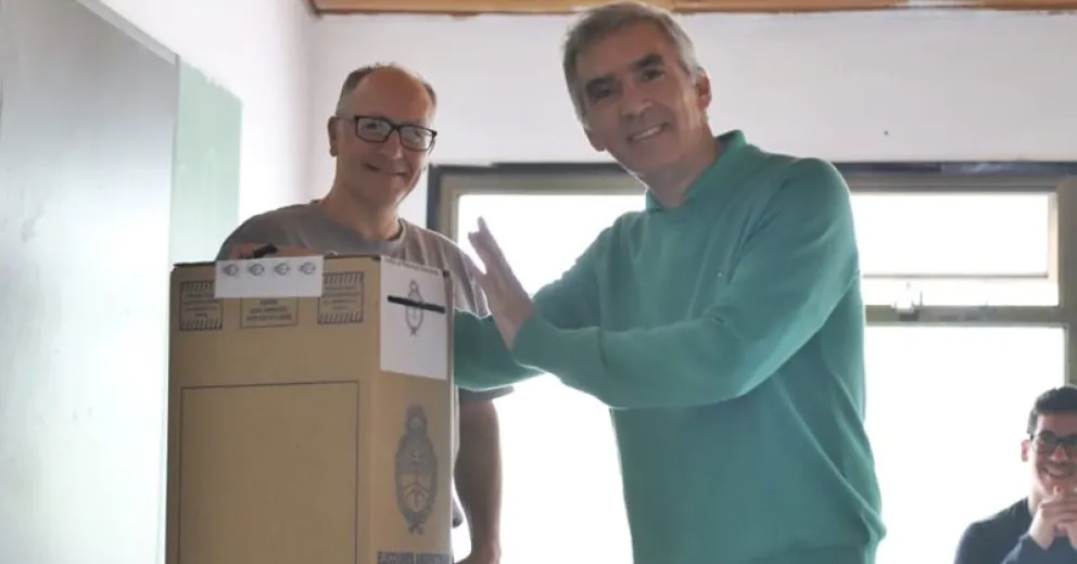 Facundo López, votó esta mañana en la ESRN N°4 de Viedma. 