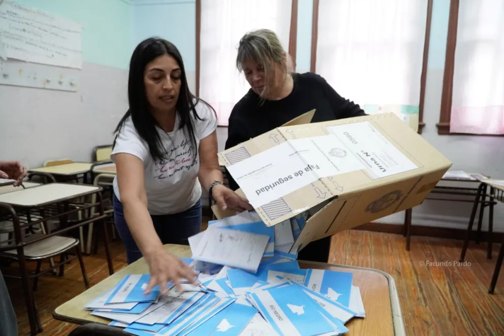 Fin de los comicios y arranque del escrutinio en las elecciones legislativas 2025. Foto: Facundo Pardo