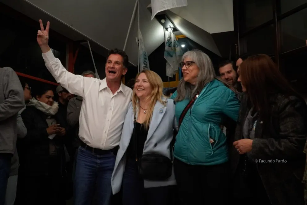 Alegría en el búnker de Fuerza Patria (fotos: Facundo Pardo).