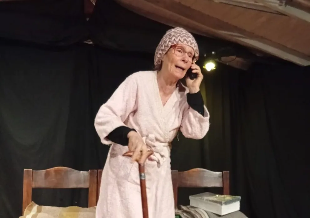 "No somos viejos", afirma el autor de una obra que transita por historias de mujeres mayores (fotos gentileza).