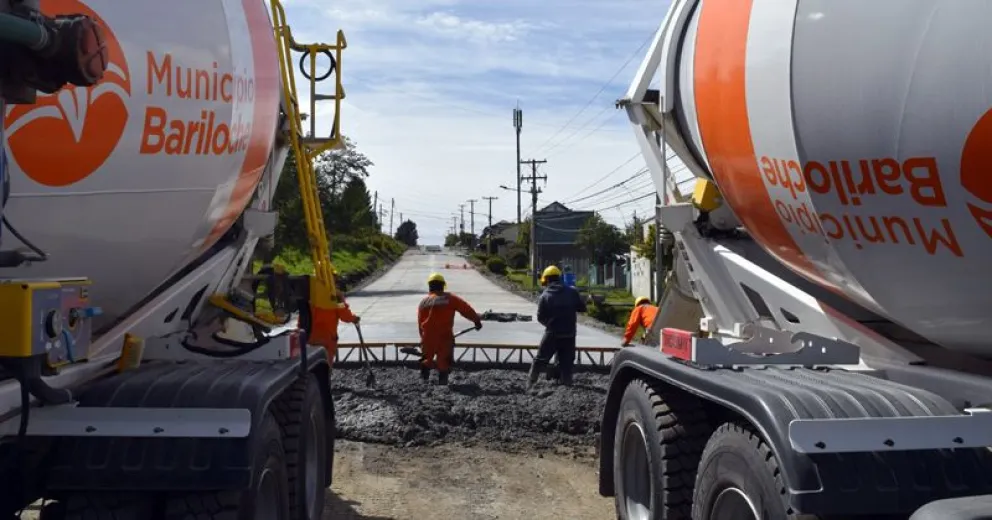 Si no se retiran los vehículos, no podrán avanzar con las tareas.