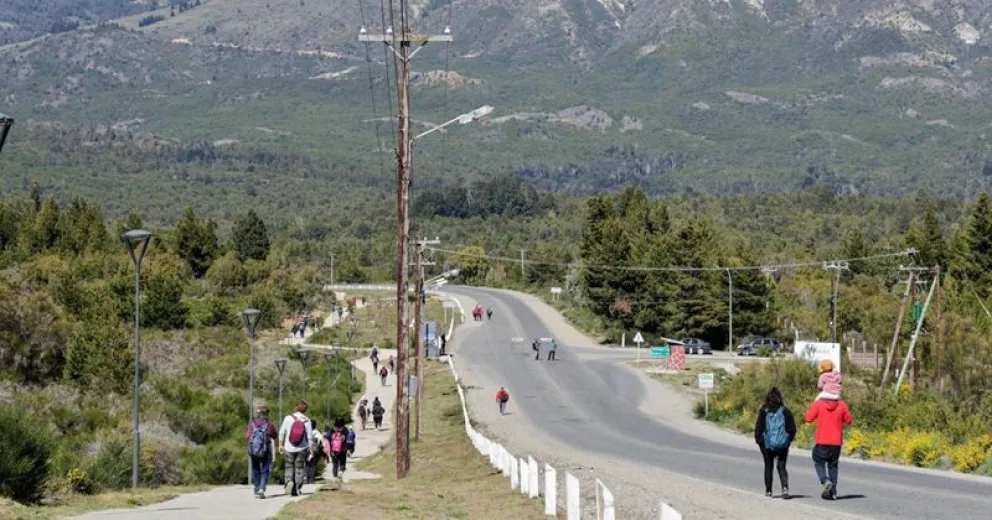 La fe mueve a turistas y residentes hacia el encuentro con la Virgen de las Nieves. Fotos de Eugenia Neme.