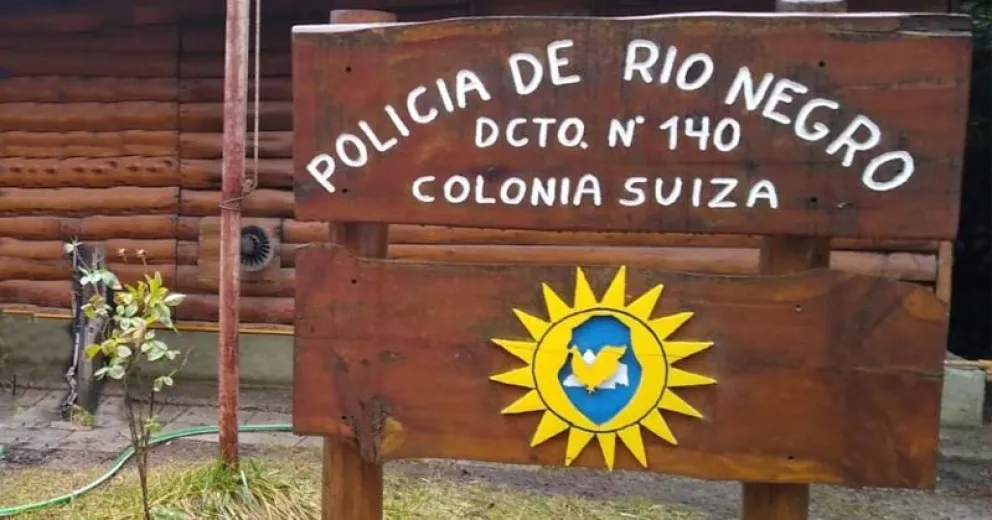 Salieron a recorrer y dejaron sus pertenencias en el vehículo.