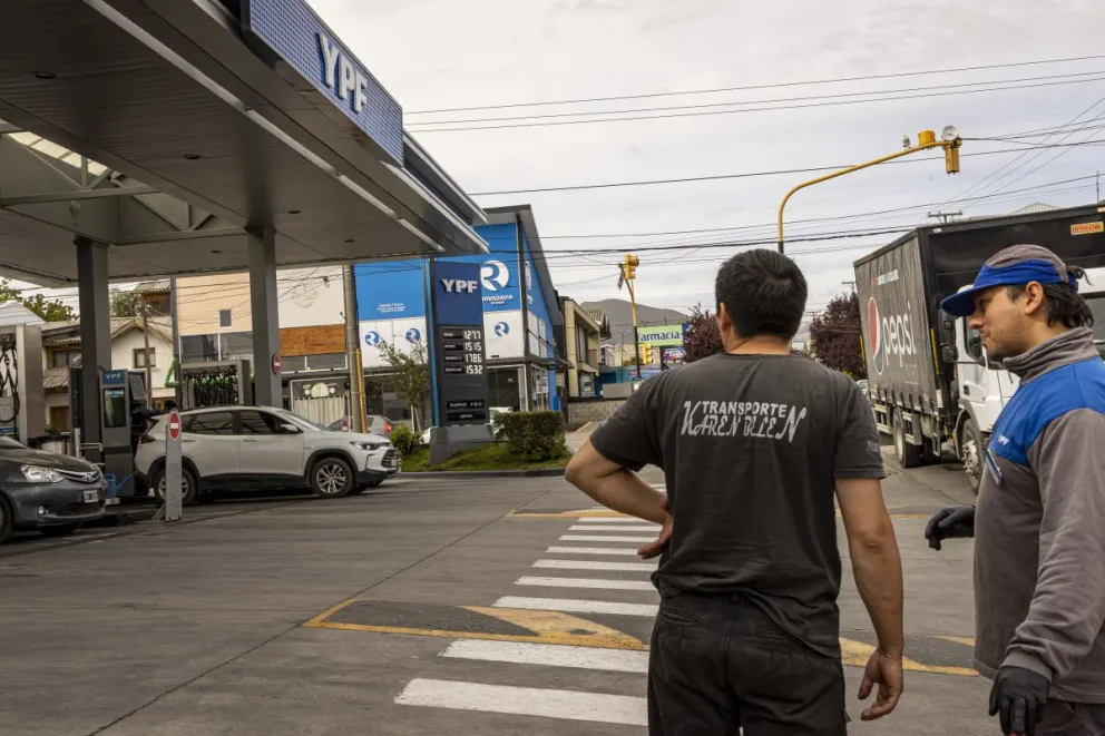 Precios dinámicos en los combustibles de la empresa bandera. Fotos: Eugenia Neme