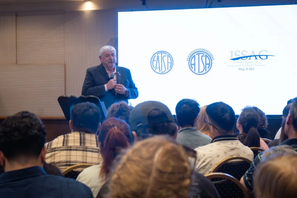 El intendente cerró su mensaje felicitando a los egresados y agradeciendo a ATSA Río Negro y al Instituto ISSAG. 