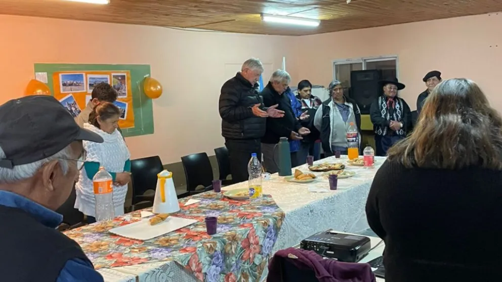 El encuentro reunió a vecinas, vecinos y autoridades municipales en un ambiente de fiesta popular.
