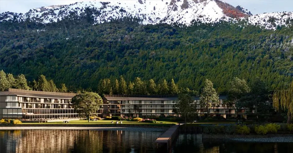 En el predio que albergaba al establecimiento “El Retorno”, junto a las aguas del lago Gutiérrez.