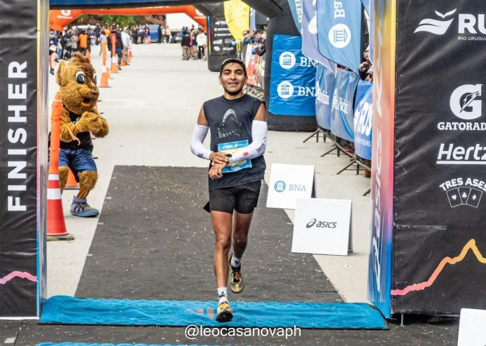 Cruzando la meta luego de una gran carrera. Fotos gentileza.
