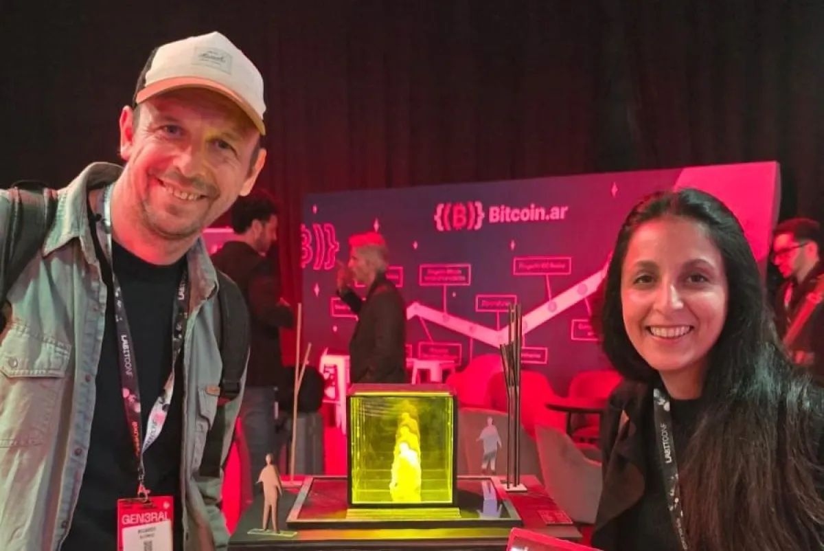Pareja de Bariloche ganó un concurso internacional para hacer un monumento  al creador del Bitcoin | Diario El Cordillerano