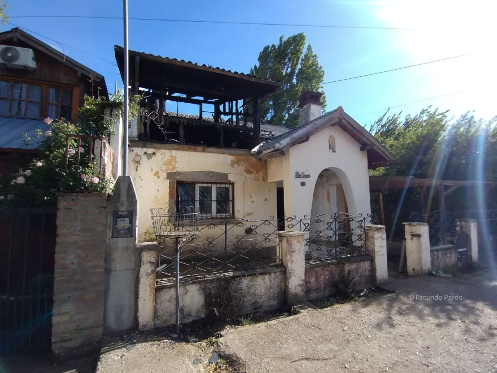La casa abandonada que es habitada por malvivientes.