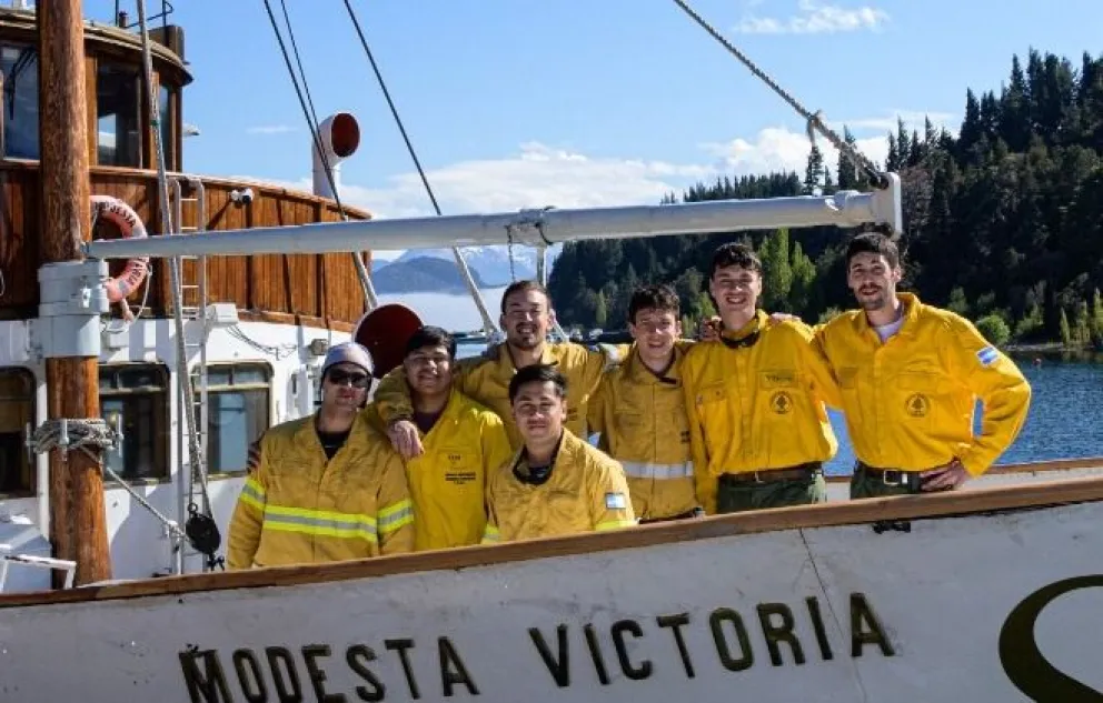 Una decena de personas que se suma al ICE.