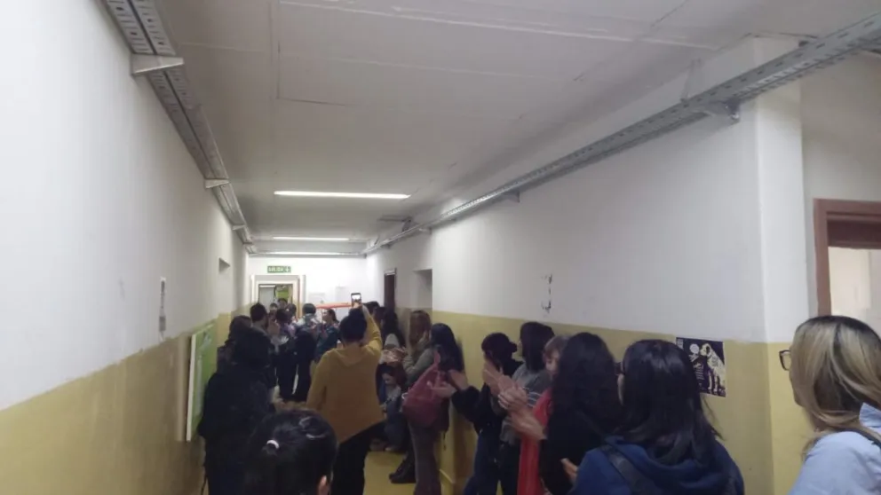 Agentes de la Senaf Bariloche se manifestaron en la Delegación local exigiendo ser atendidos por las autoridades. 