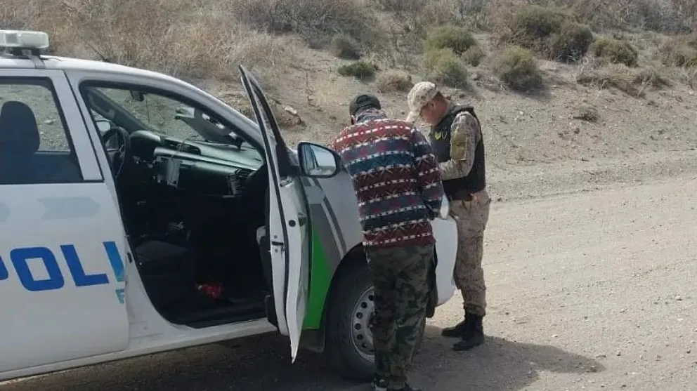 La intervención policial permitió neutralizar el traslado de carbe de forma irregular.