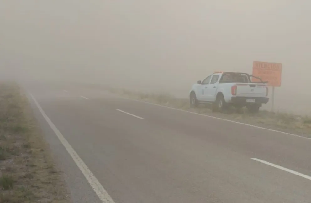 Nubes de polvo y tierra dificultan la visibilidad en rutas de la región. Foto: Vialidad Nacional 