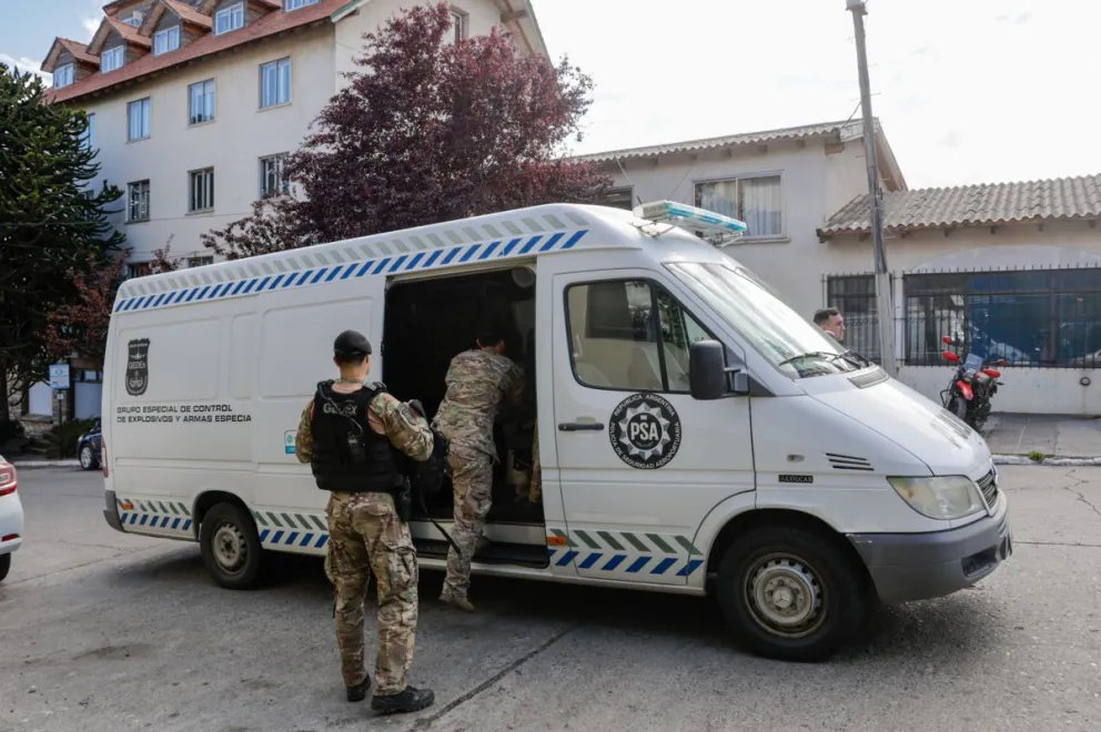  La llamada anónima que advertía sobre la presencia de un artefacto explosivo habría sido realizada desde una línea telefónica vinculada a un robo. Foto: Eugenia Neme 
