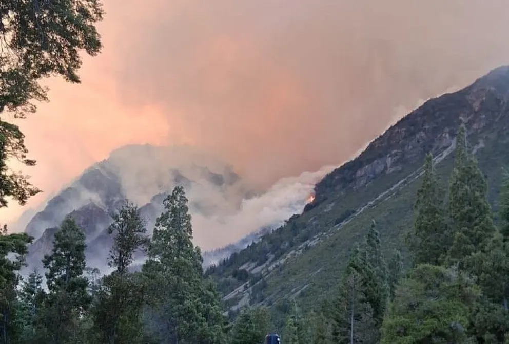 Este miércoles declararon como contenido el incendio forestal en la zona de Epuyén. 
